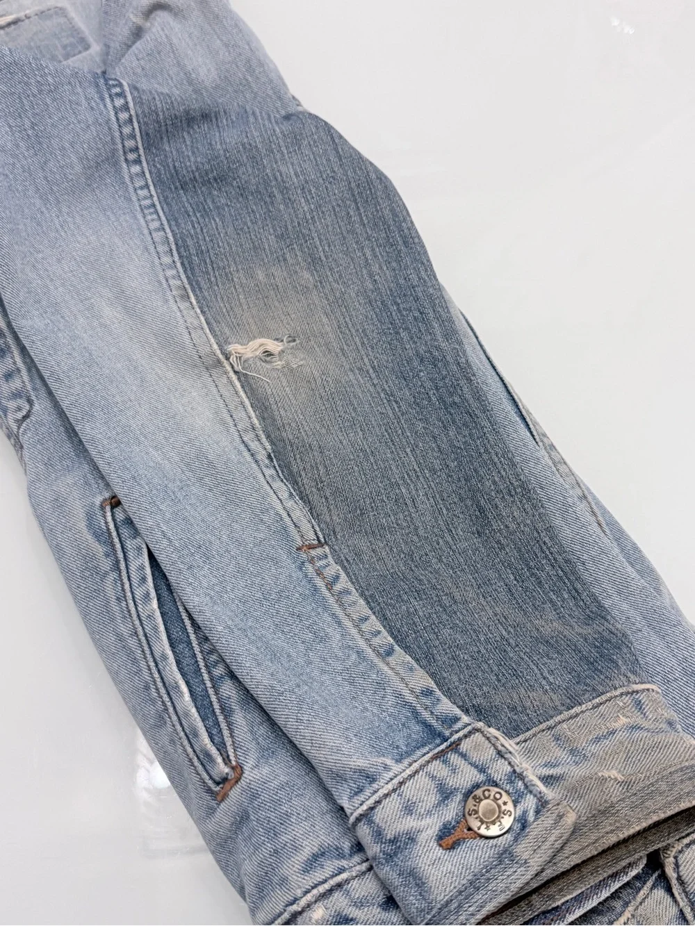 Levi's 70507 Distressed Denim Trucker Jacket Mens Medium M Y2K Light Dirty Wash